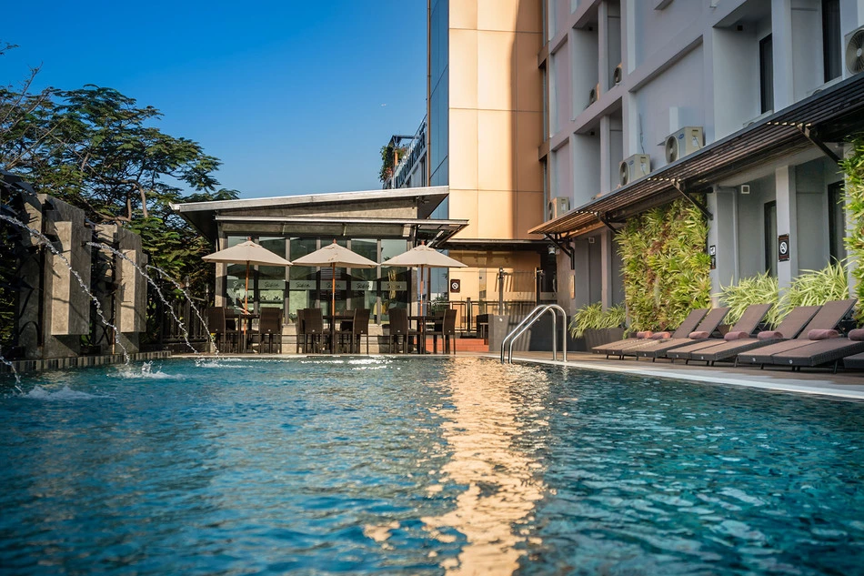 Nouvo city hotel pool