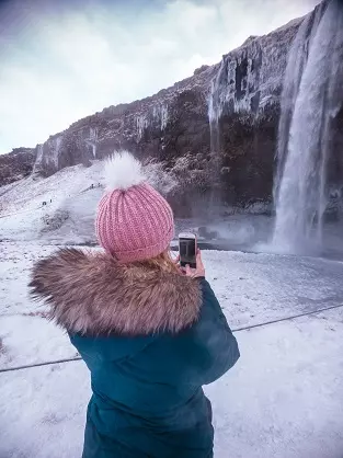 Seljalandsfoss take picture Seljalandsfoss take picture